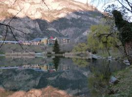 Hotel-Restaurant La Lauzétane，位于勒洛泽于拜的酒店