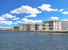 Sunset Bay Villa 212 - Pet friendly & waterfront view!