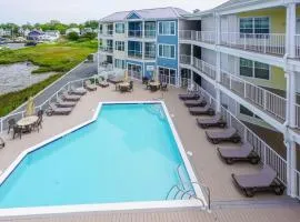 Sunset Bay Villa 221 - Waterfront, Pool, Gym!