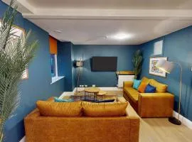 3BR, song lyrics theme, self check-in