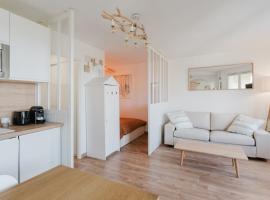 Bord de mer, Jardin privé, 100 m de la mer，位于图尔热维尔的酒店