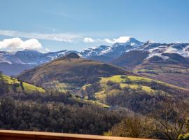 Chalet dans les Hautes- Pyrénées entre Lourdes et Bagnères Calme et Vue magnifique，位于Arrodets-ez-Angles的酒店