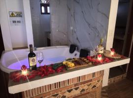 Hotel Boutique Cenit，位于莱瓦镇的带热水浴缸的酒店