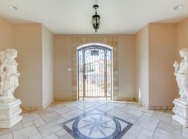 Spacious Luxe Home with Lake Access in Fort Mohave!，位于Fort Mohave的酒店
