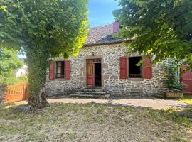 Maison Auvergnate à côté de Salers - 4 chambres - parking, garage - jardin - salle de jeux，位于Drugeac的酒店