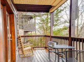 3 Mi to Dollywood Pigeon Forge Resort Studio!，位于鸽子谷的酒店