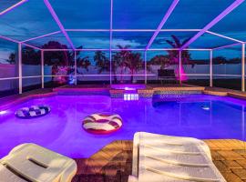 Luxury 4Br/2Ba Lakeland Pool Home，位于莱克兰的酒店