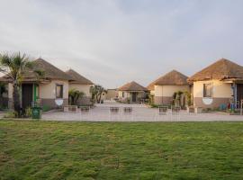 The Fern Seaside Luxurious Tent Resort Diu，位于迪乌的酒店