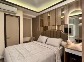 Apartement Trans Park Cibubur By Raya Property with Pool View & Netflix，位于Kalimanggis的酒店