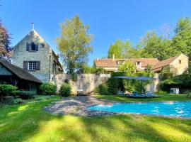 Propriété bucolique avec deux maisons, une piscine chauffée et un vaste verger，位于Estouy的酒店
