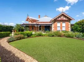 Luxury at Lauralla - An Elegant Victorian Escape