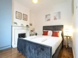 Modern Double Room W Private Bath & Free Parking