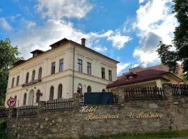 Hotel U Radnice Aš，位于阿斯的酒店