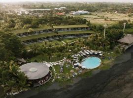 Hotel Komune and Beach Club Bali，位于克拉玛斯的酒店