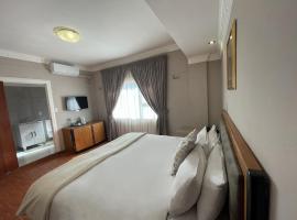 Ngwenya Hotel & Conference Centre，位于克莱克斯多普的酒店