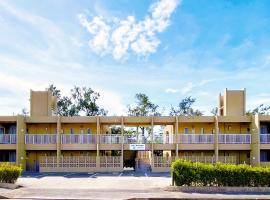 Scallop Beach Condominium，位于恩纳的酒店