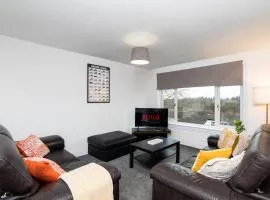 3 Bed House-Free Parking-6Beds