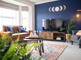 4 Bedroom House-Sleeps 8-Parking，位于迪韦齐斯的酒店