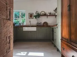 Chapel Cottage- Coastal Somerset Retreat