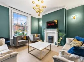 Deluxe 5 Bed In Central Whitby - Parking - Hot tub