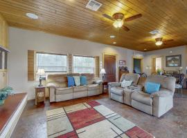 Arva's Retreat，位于Buchanan Dam的酒店
