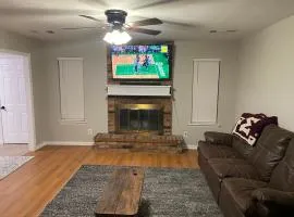Cozy 3 Bedroom Home in Quiet Neighborhood