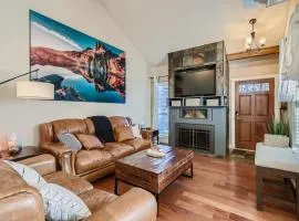 Pet Friendly Townhome WIth A Fireplace And A King Bed In Littleton