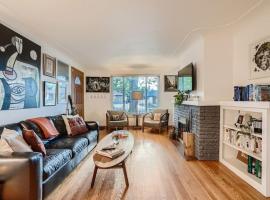 Amazing Artful 2bd 1ba bungalow in West Denver，位于麦岭的酒店