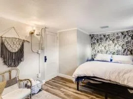 Guest Suite With Kitchenette And A 5 star Location