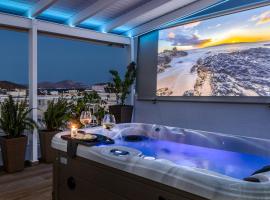 Central penthouse studio with Jacuzzi in Varkiza，位于瓦里的酒店