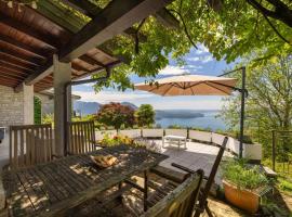 Villa Famiglia Lago，位于Bee的酒店