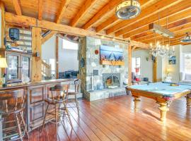 4 Mi to Danbury Apt with Indoor Pool Access，位于贝瑟尔的酒店