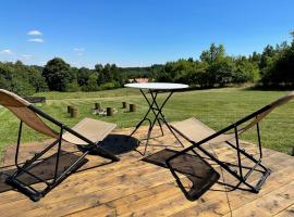 Glamping Návary s bazénem，位于Arnolec的酒店