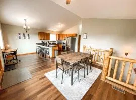 Secluded Cabin_fishing_hiking_relaxing_fireplace