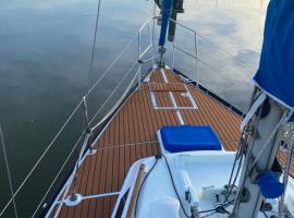 Charming Sailboat，位于里斯本的酒店