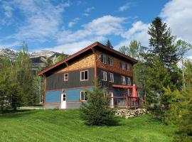 GROWL Lodge，位于戈尔登的酒店