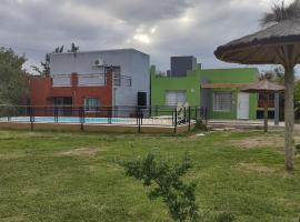 Cabaña Trébol en Cabañas Encuentro，位于卡皮特里亚的酒店