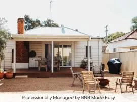 Olive Cottage - CBD Location, Pet friendly
