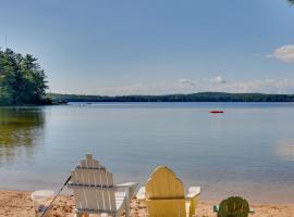 Raymond Getaway with Private Beach and Boat Dock!，位于Raymond的酒店