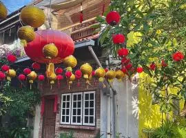 LEJU 21 樂居 Explore Malacca from a riverside house