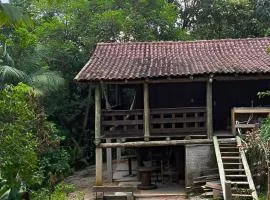 Cabana na cachoeira do 18