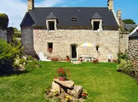 Stone House in Kersiny near the Beach