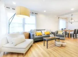 Centrally Located Charming LA Home with Food Scenes