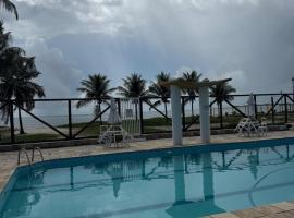 Apartamento pé na areia com piscinas em Guaibim，位于瓦伦萨的酒店