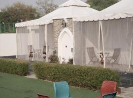 Chandraprabha Signature Resort Jaipur，位于Kālwāra的酒店