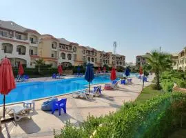 شاليه مصيفي فاخر قرية لاسيرينا الساحل الشمالي