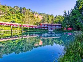 Hotel Rural Noguera de la Sierpe，位于阿罗约弗里奥的酒店
