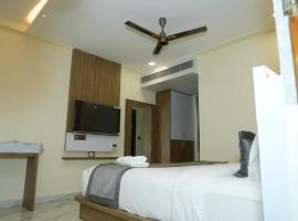 Hotel Phoenix Grand，位于维沙卡帕特南的酒店