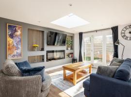 Laurel Lodge - Stylish Two Bed & Free Parking，位于博克斯的酒店