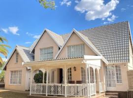 2 Bedroom Cottage sleeps maximum 4 Buhlebendalo，位于伯诺尼的酒店